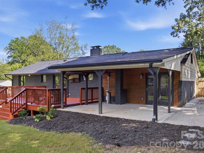 615 Manhasset Road, Charlotte, NC 28209.  MLS# CAR4414144, YatesRealty ID 45251. 