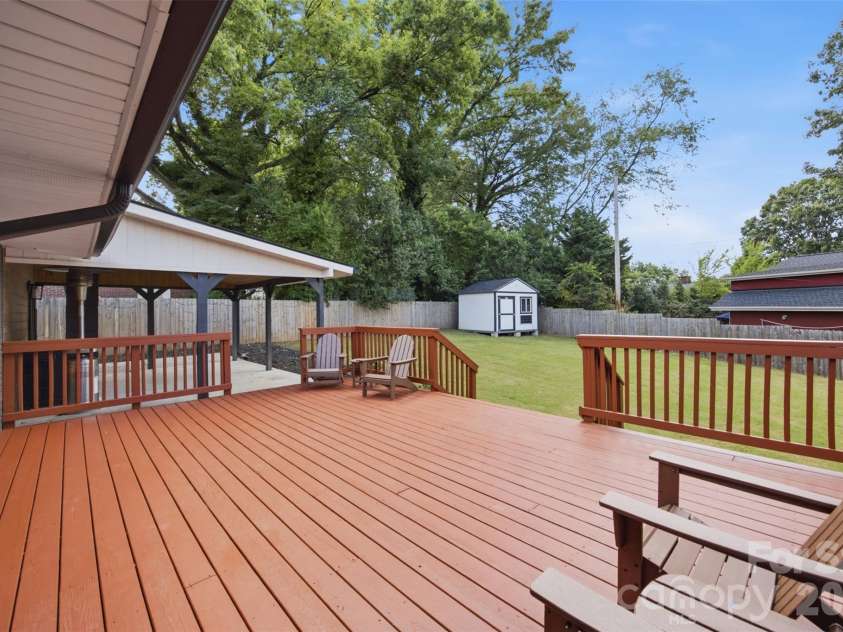 615 Manhasset Road, Charlotte, NC 28209.  MLS# CAR4414144, YatesRealty ID 45251. 