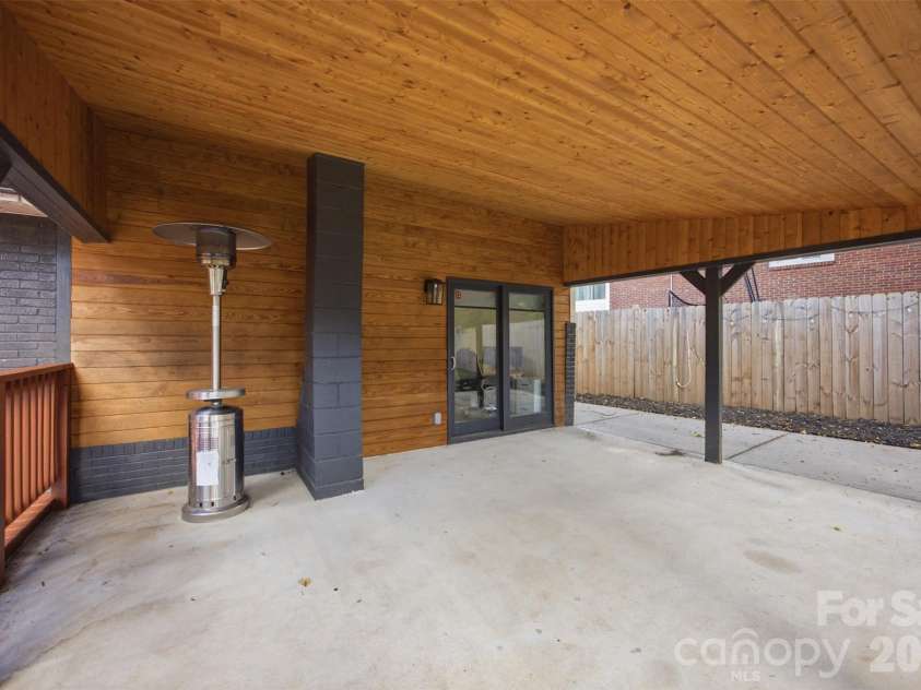 615 Manhasset Road, Charlotte, NC 28209.  MLS# CAR4414144, YatesRealty ID 45251. 