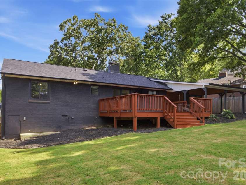 615 Manhasset Road, Charlotte, NC 28209.  MLS# CAR4414144, YatesRealty ID 45251. 