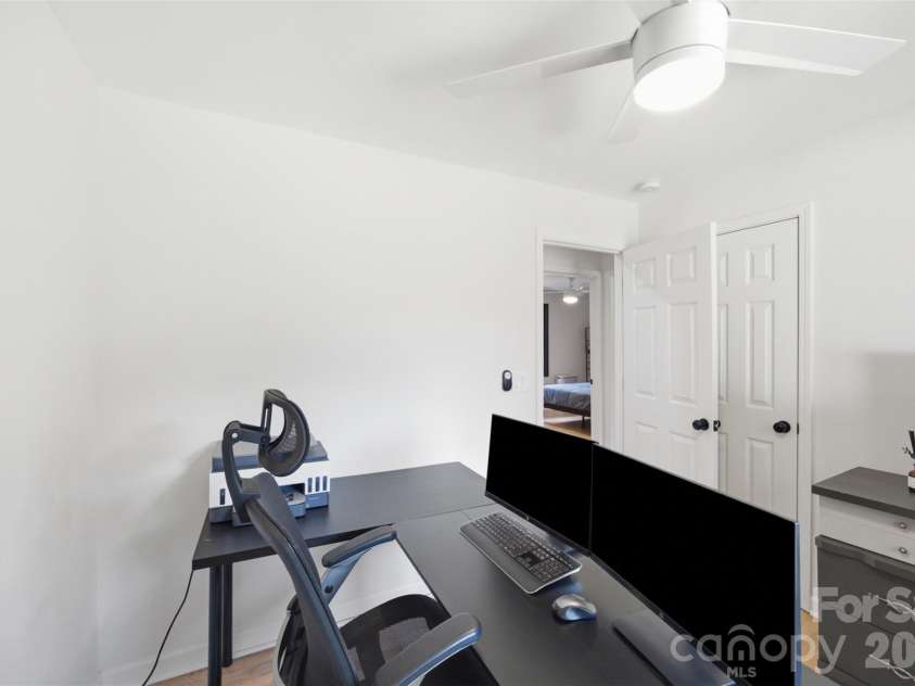 615 Manhasset Road, Charlotte, NC 28209.  MLS# CAR4414144, YatesRealty ID 45251. 