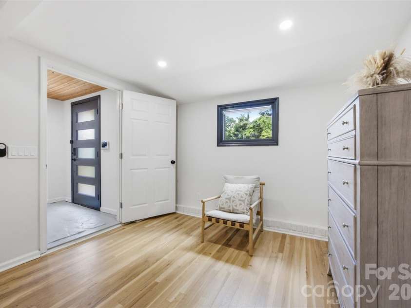 615 Manhasset Road, Charlotte, NC 28209.  MLS# CAR4414144, YatesRealty ID 45251. 