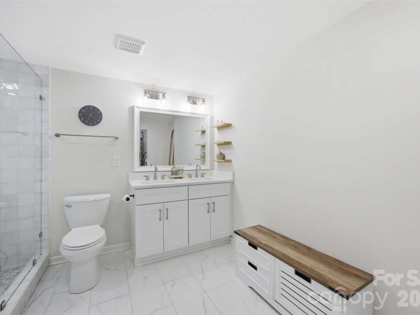 615 Manhasset Road, Charlotte, NC 28209.  MLS# CAR4414144, YatesRealty ID 45251. 