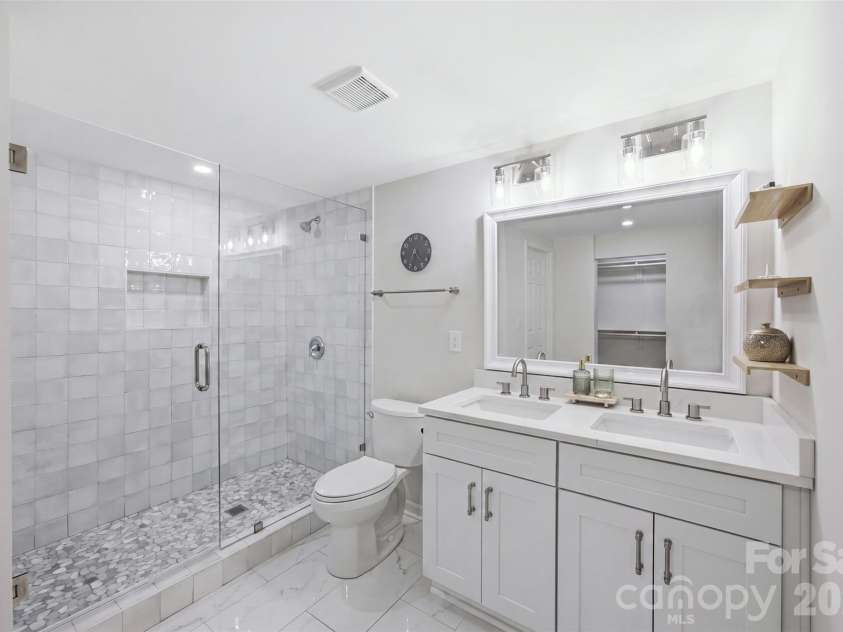 615 Manhasset Road, Charlotte, NC 28209.  MLS# CAR4414144, YatesRealty ID 45251. 
