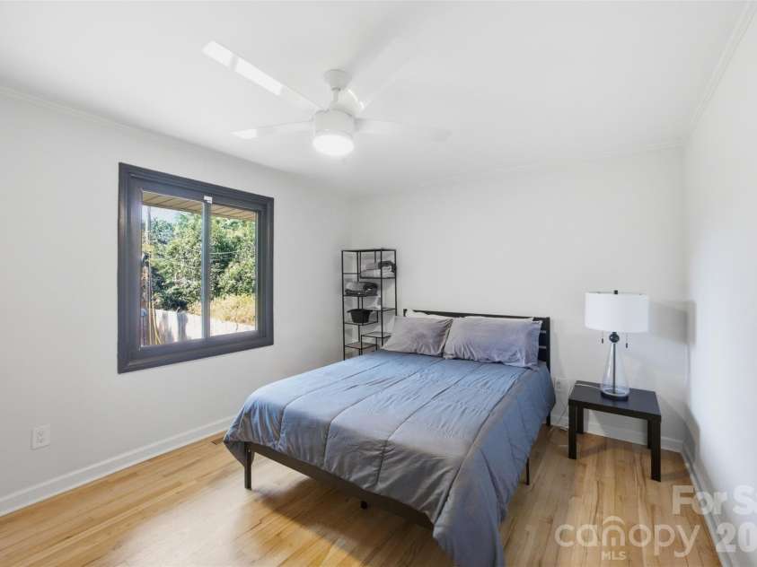 615 Manhasset Road, Charlotte, NC 28209.  MLS# CAR4414144, YatesRealty ID 45251. 