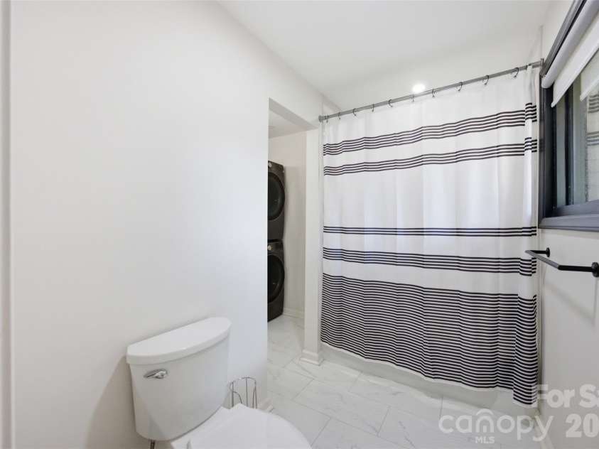 615 Manhasset Road, Charlotte, NC 28209.  MLS# CAR4414144, YatesRealty ID 45251. 