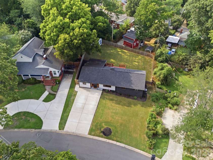 615 Manhasset Road, Charlotte, NC 28209.  MLS# CAR4414144, YatesRealty ID 45251. 