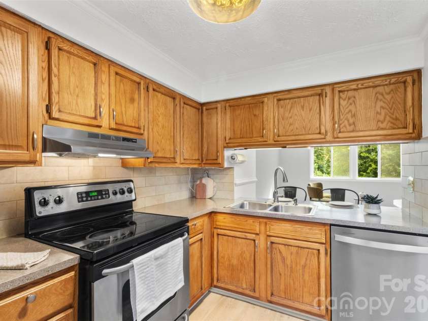 7320 Pebblestone Drive, Charlotte, NC 28212.  MLS# CAR4413756, YatesRealty ID 45255. 