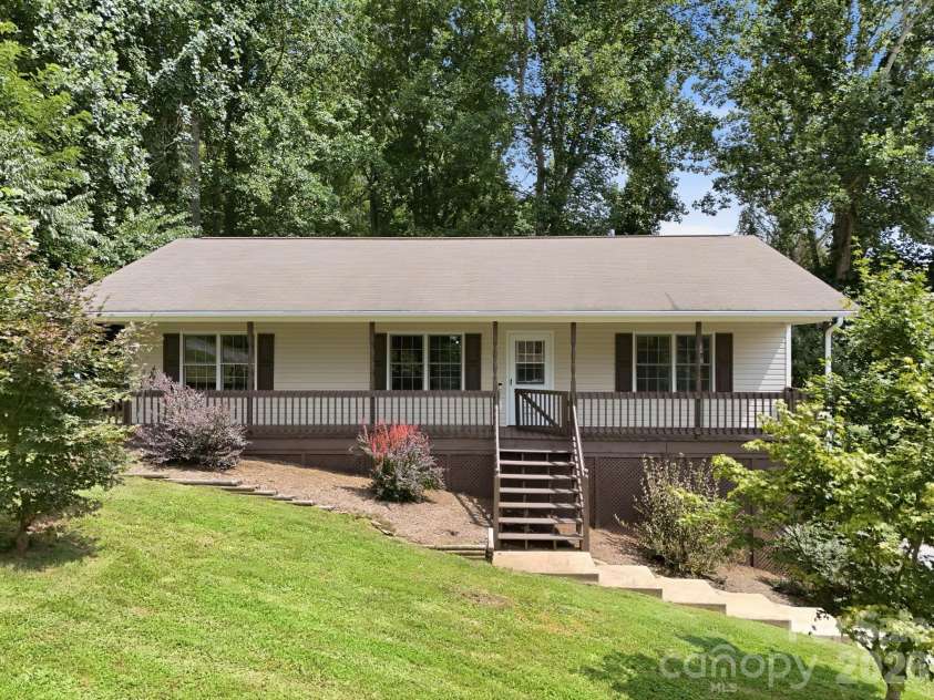 16 Westwood Drive, Candler, NC 28715.  MLS# CAR4413861, YatesRealty ID 45256. 