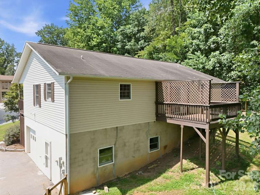 16 Westwood Drive, Candler, NC 28715.  MLS# CAR4413861, YatesRealty ID 45256. 