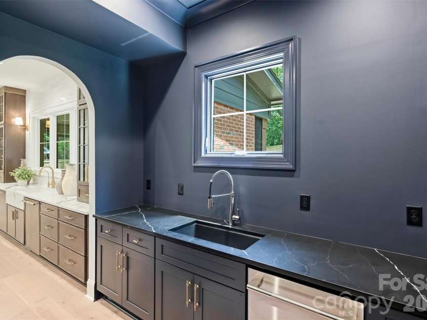 2409 Brandermill Place, Charlotte, NC 28226.  MLS# CAR4412996, YatesRealty ID 45258. 