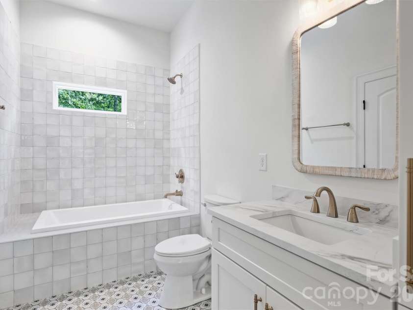 2409 Brandermill Place, Charlotte, NC 28226.  MLS# CAR4412996, YatesRealty ID 45258. 