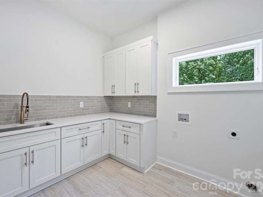2409 Brandermill Place, Charlotte, NC 28226.  MLS# CAR4412996, YatesRealty ID 45258. 