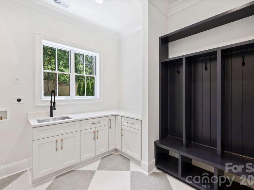 2409 Brandermill Place, Charlotte, NC 28226.  MLS# CAR4412996, YatesRealty ID 45258. 