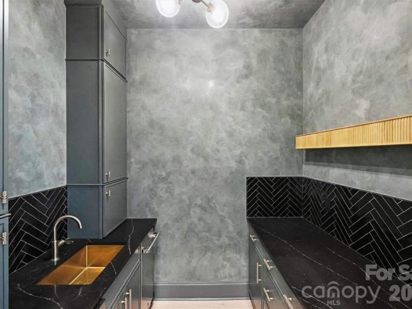 2409 Brandermill Place, Charlotte, NC 28226.  MLS# CAR4412996, YatesRealty ID 45258. 