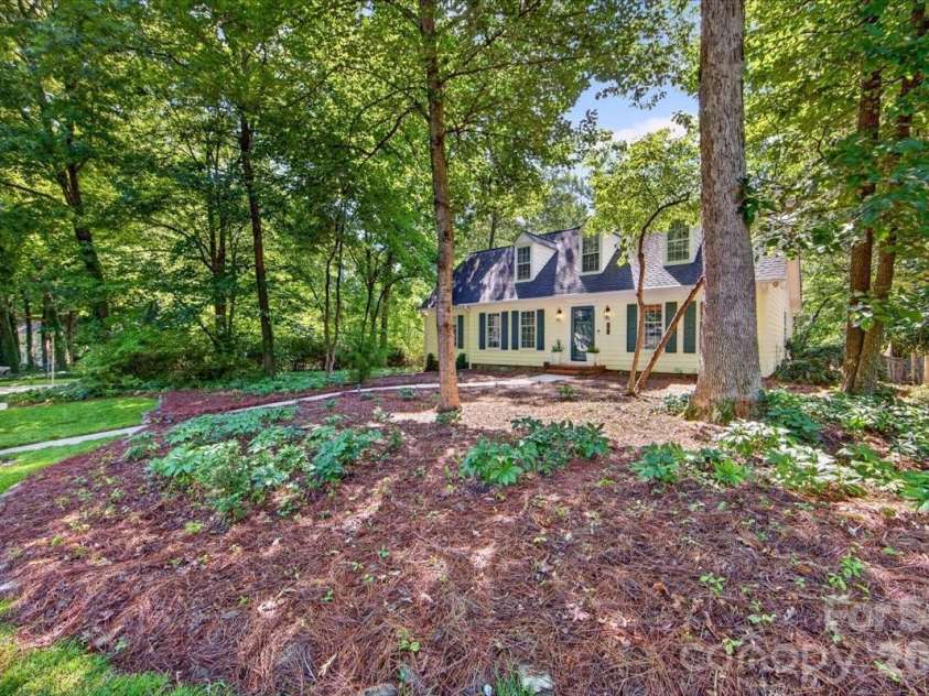 401 Kingsley Drive, Charlotte, NC 28270.  MLS# CAR4412332, YatesRealty ID 45259. 