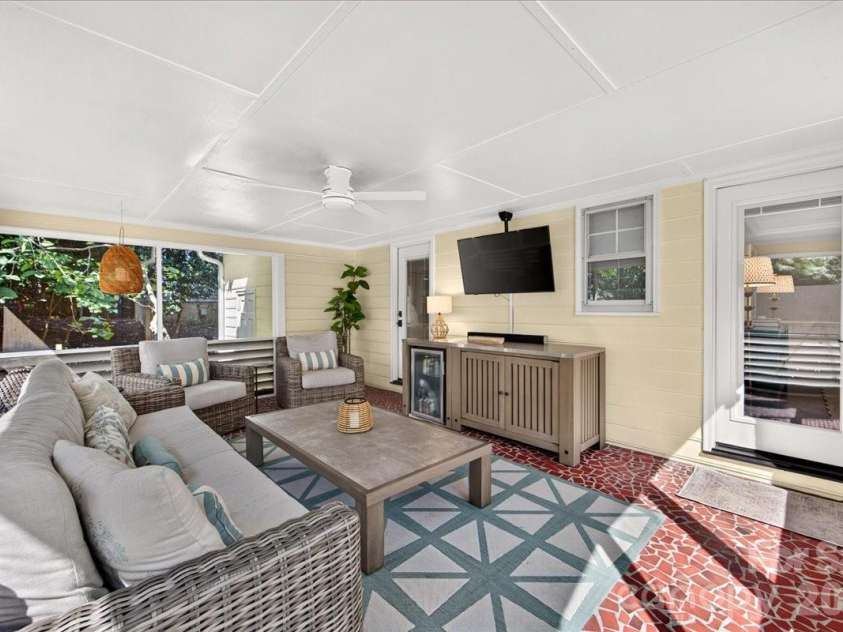 401 Kingsley Drive, Charlotte, NC 28270.  MLS# CAR4412332, YatesRealty ID 45259. 