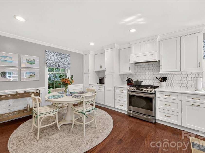 401 Kingsley Drive, Charlotte, NC 28270.  MLS# CAR4412332, YatesRealty ID 45259. 