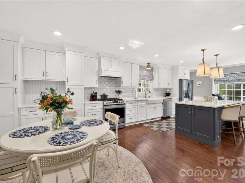 401 Kingsley Drive, Charlotte, NC 28270.  MLS# CAR4412332, YatesRealty ID 45259. 
