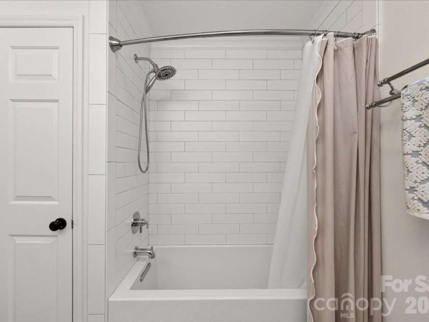 401 Kingsley Drive, Charlotte, NC 28270.  MLS# CAR4412332, YatesRealty ID 45259. 