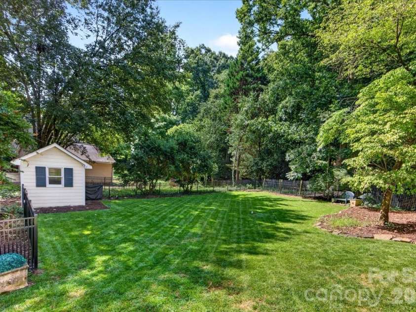 401 Kingsley Drive, Charlotte, NC 28270.  MLS# CAR4412332, YatesRealty ID 45259. 