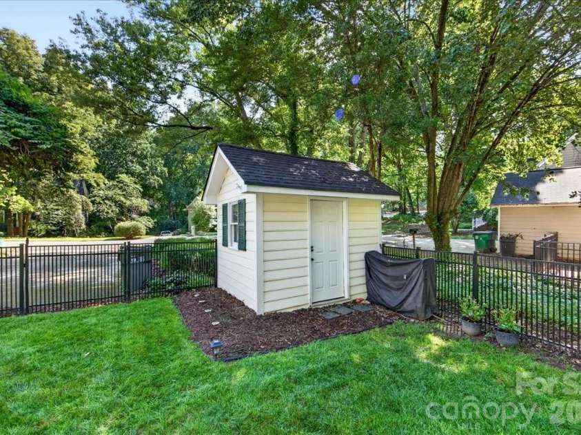 401 Kingsley Drive, Charlotte, NC 28270.  MLS# CAR4412332, YatesRealty ID 45259. 