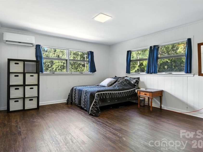 26 33rd Avenue, Hickory, NC 28601.  MLS# CAR4283584, YatesRealty ID 4526. 