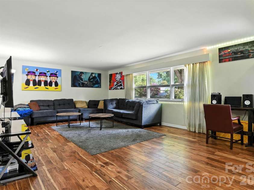 26 33rd Avenue, Hickory, NC 28601.  MLS# CAR4283584, YatesRealty ID 4526. 