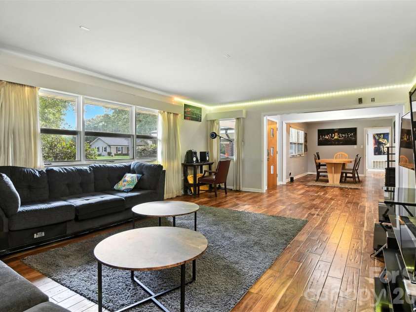 26 33rd Avenue, Hickory, NC 28601.  MLS# CAR4283584, YatesRealty ID 4526. 