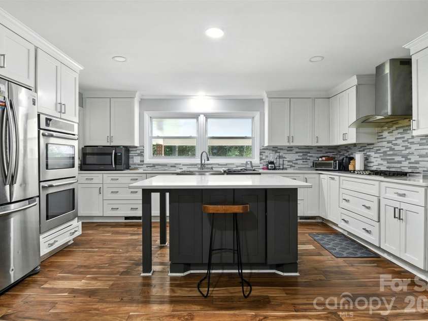 26 33rd Avenue, Hickory, NC 28601.  MLS# CAR4283584, YatesRealty ID 4526. 