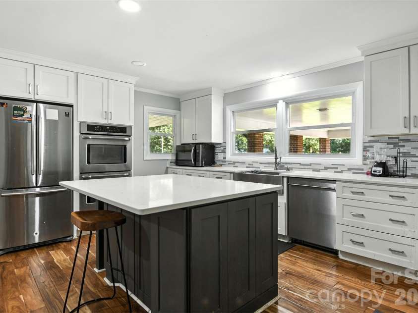 26 33rd Avenue, Hickory, NC 28601.  MLS# CAR4283584, YatesRealty ID 4526. 