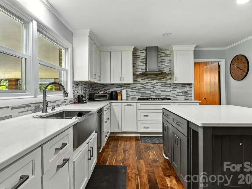 26 33rd Avenue, Hickory, NC 28601.  MLS# CAR4283584, YatesRealty ID 4526. 