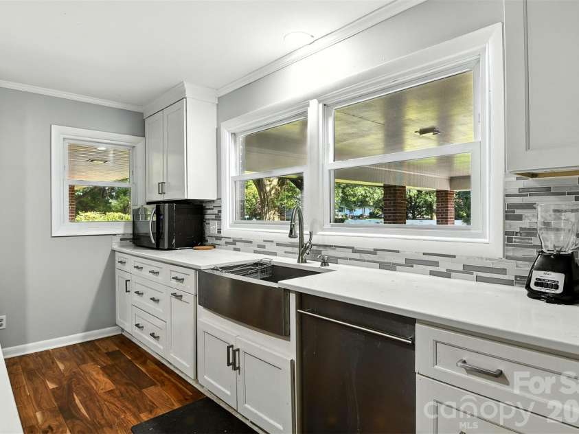 26 33rd Avenue, Hickory, NC 28601.  MLS# CAR4283584, YatesRealty ID 4526. 