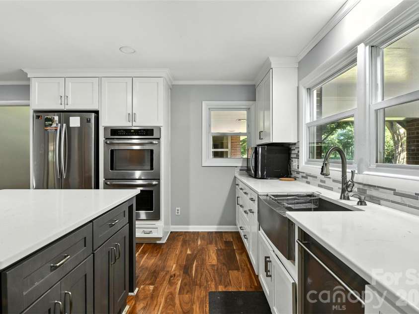 26 33rd Avenue, Hickory, NC 28601.  MLS# CAR4283584, YatesRealty ID 4526. 