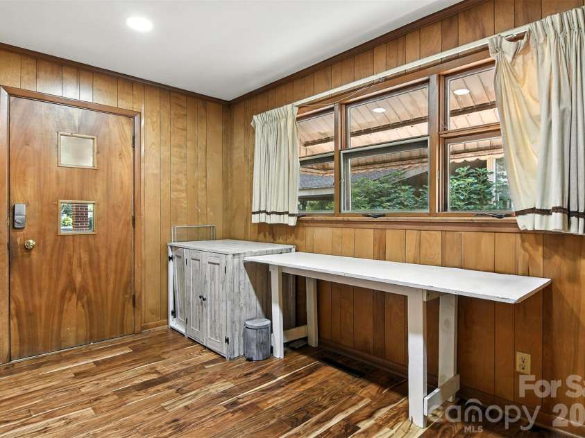 26 33rd Avenue, Hickory, NC 28601.  MLS# CAR4283584, YatesRealty ID 4526. 