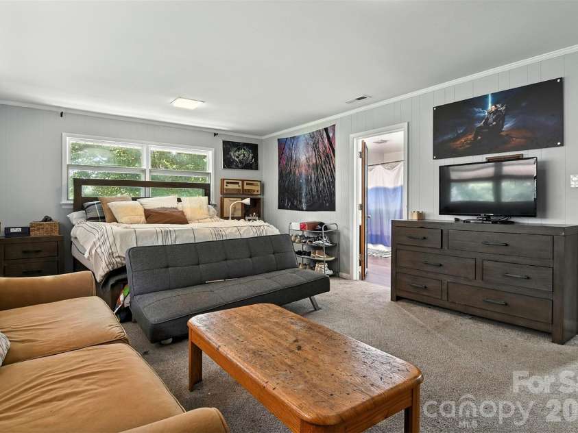 26 33rd Avenue, Hickory, NC 28601.  MLS# CAR4283584, YatesRealty ID 4526. 