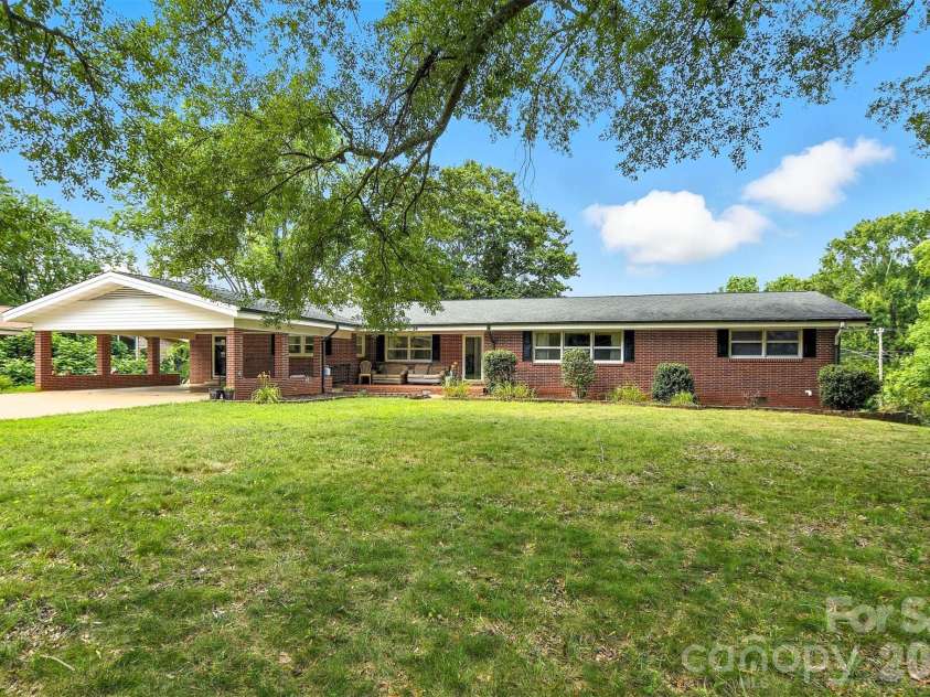 26 33rd Avenue, Hickory, NC 28601.  MLS# CAR4283584, YatesRealty ID 4526. 