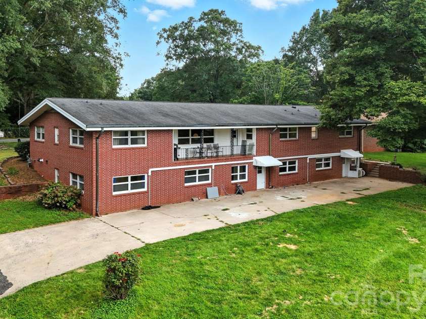 26 33rd Avenue, Hickory, NC 28601.  MLS# CAR4283584, YatesRealty ID 4526. 
