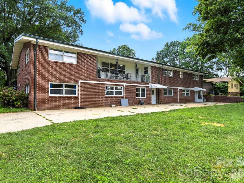 26 33rd Avenue, Hickory, NC 28601.  MLS# CAR4283584, YatesRealty ID 4526. 
