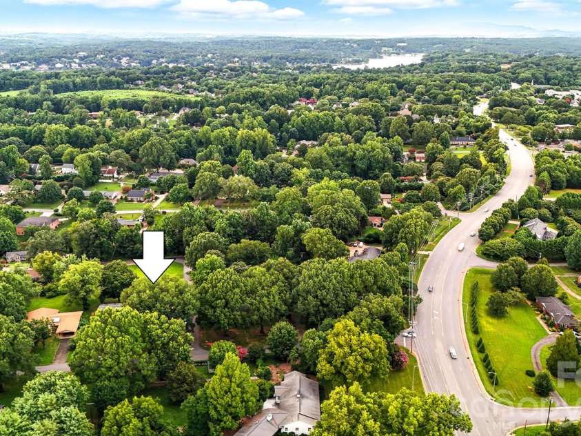 26 33rd Avenue, Hickory, NC 28601.  MLS# CAR4283584, YatesRealty ID 4526. 