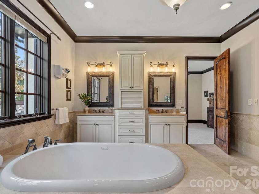1807 Charden Road, Davidson, NC 28036.  MLS# CAR4410919, YatesRealty ID 45262. Large soaking tub and heated floors in the primary bath.
