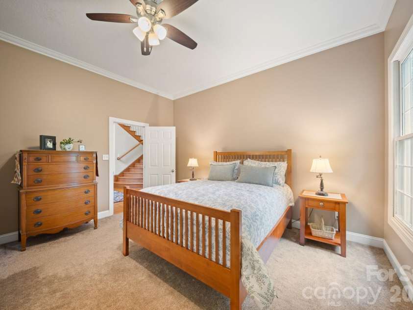 210 Clear Vista Circle, Asheville, NC 28805.  MLS# CAR4411634, YatesRealty ID 45263. Fresh Paint!