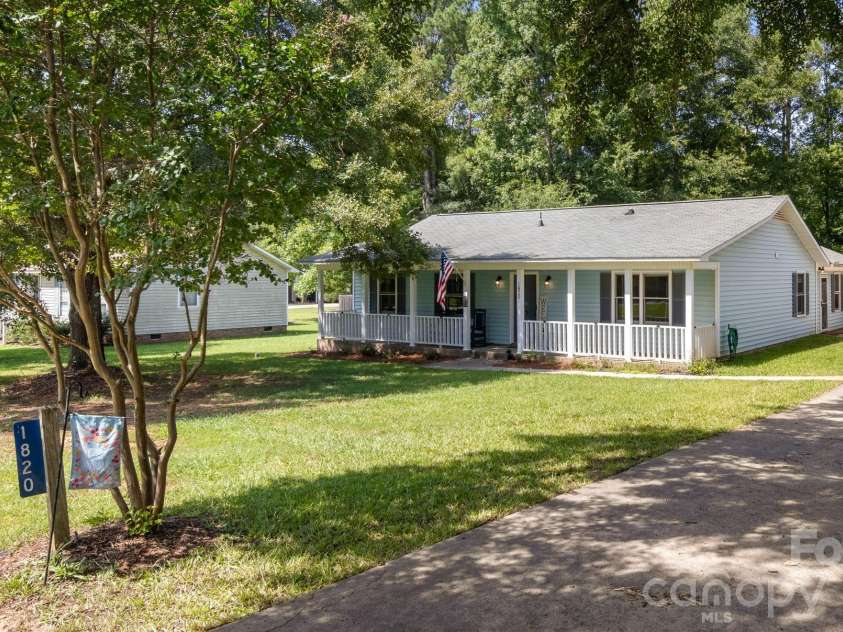 1820 Bridgewood Drive, Lancaster, SC 29720.  MLS# CAR4410487, YatesRealty ID 45264. 