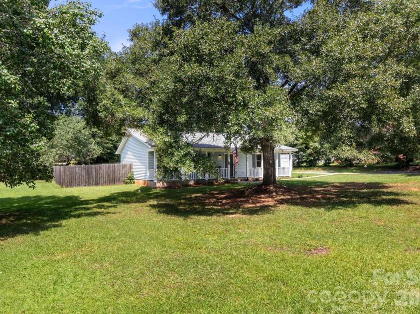 1820 Bridgewood Drive, Lancaster, SC 29720.  MLS# CAR4410487, YatesRealty ID 45264. 