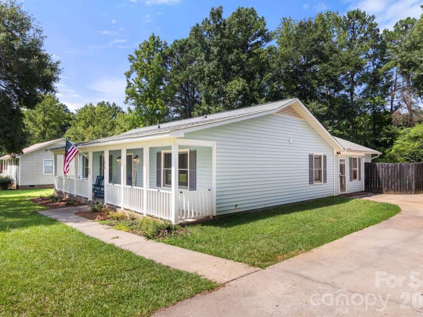 1820 Bridgewood Drive, Lancaster, SC 29720.  MLS# CAR4410487, YatesRealty ID 45264. 