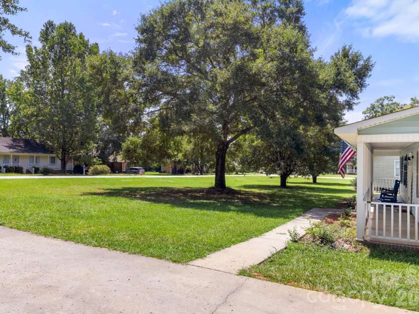 1820 Bridgewood Drive, Lancaster, SC 29720.  MLS# CAR4410487, YatesRealty ID 45264. 