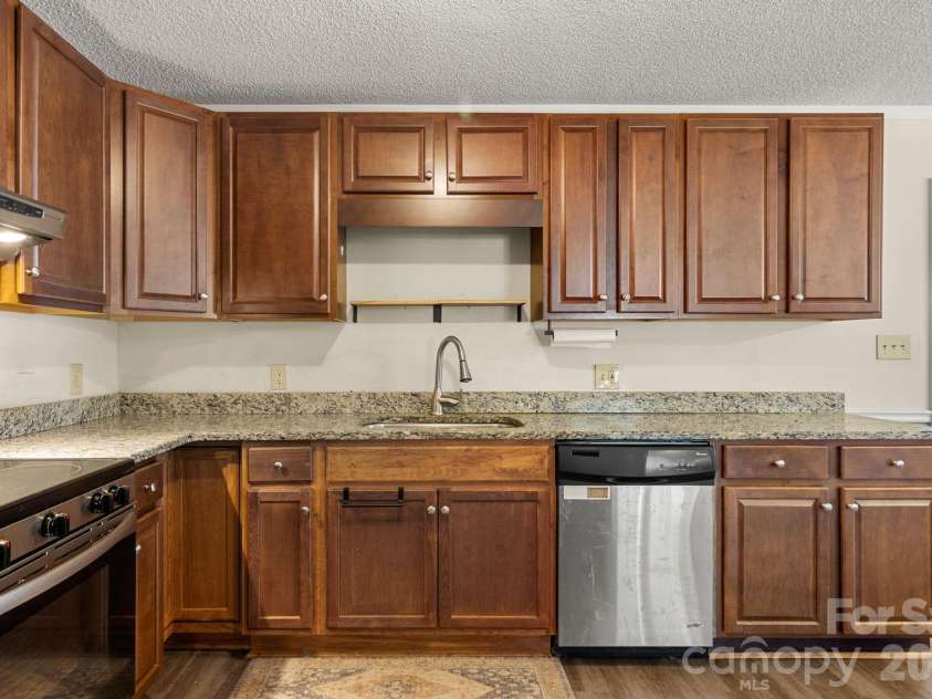 1820 Bridgewood Drive, Lancaster, SC 29720.  MLS# CAR4410487, YatesRealty ID 45264. Cooking will be a breeze in this kitchen with ample counterspace