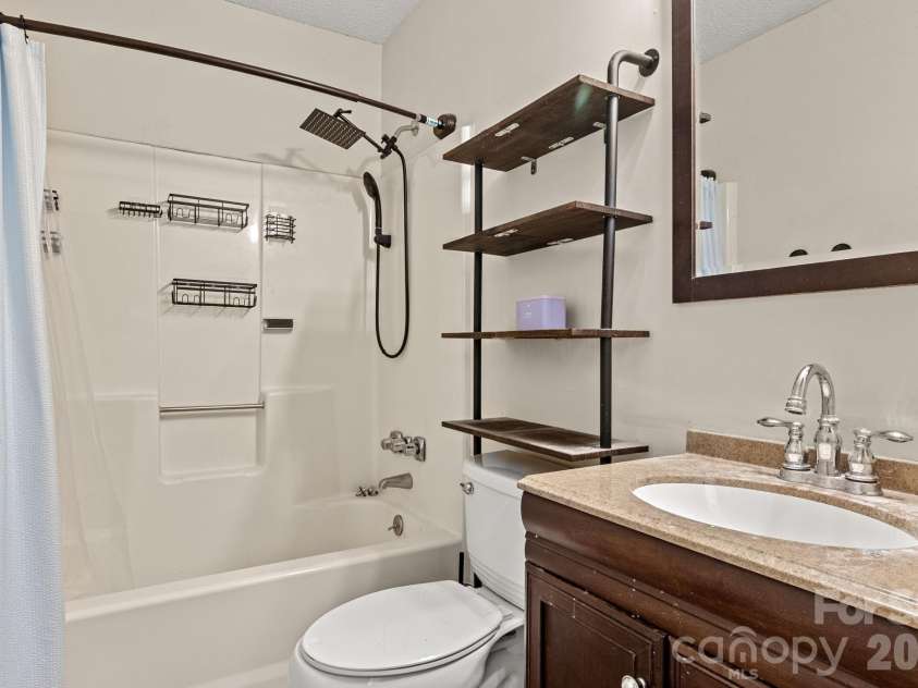 1820 Bridgewood Drive, Lancaster, SC 29720.  MLS# CAR4410487, YatesRealty ID 45264. Primary bathroom