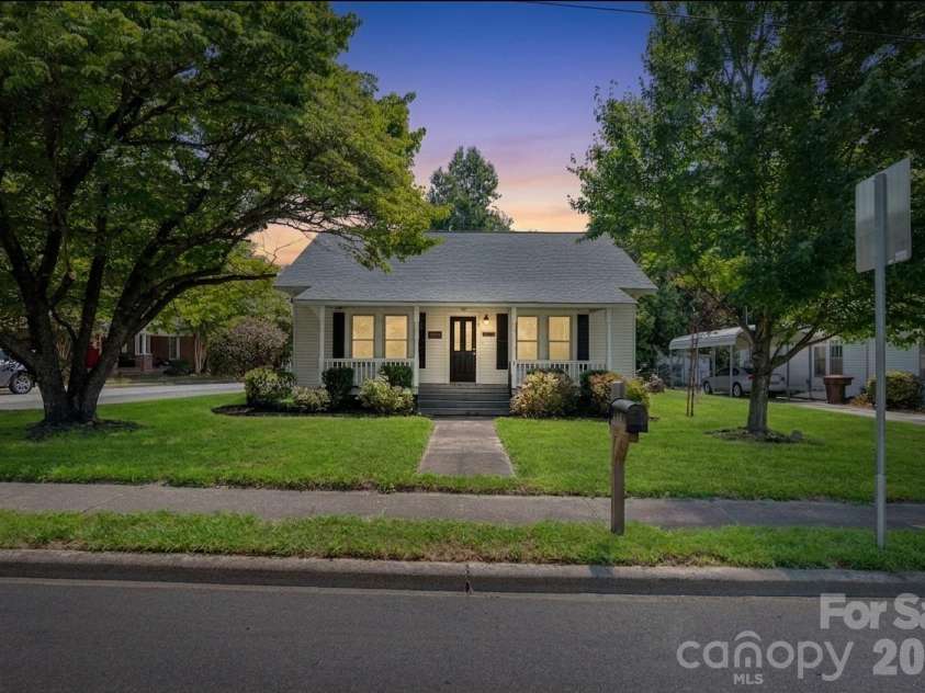 401 Ridge Avenue, Kannapolis, NC 28083.  MLS# CAR4409962, YatesRealty ID 45265. 
