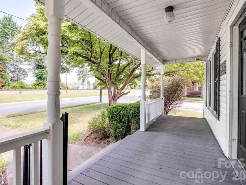 401 Ridge Avenue, Kannapolis, NC 28083.  MLS# CAR4409962, YatesRealty ID 45265. 